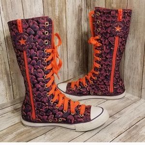 Converse Chuck Taylor high tops. Sz 2.